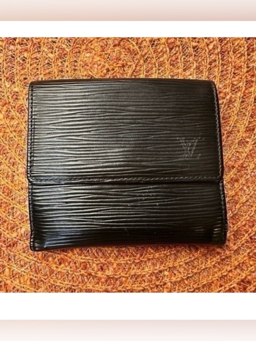 Louis Vuitton Malletier Epi Leather Elise Wallet. Black
